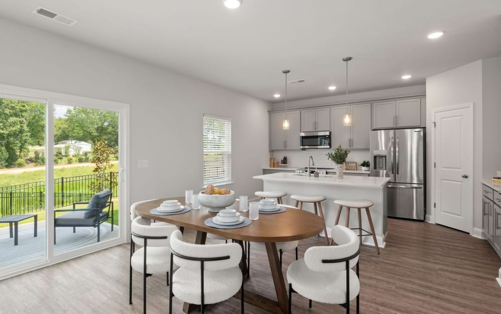 Forsyth (Heritage) - 4 bedroom floorplan layout with 2.5 bathrooms and 1975 square feet (Welcoming Dining Area)